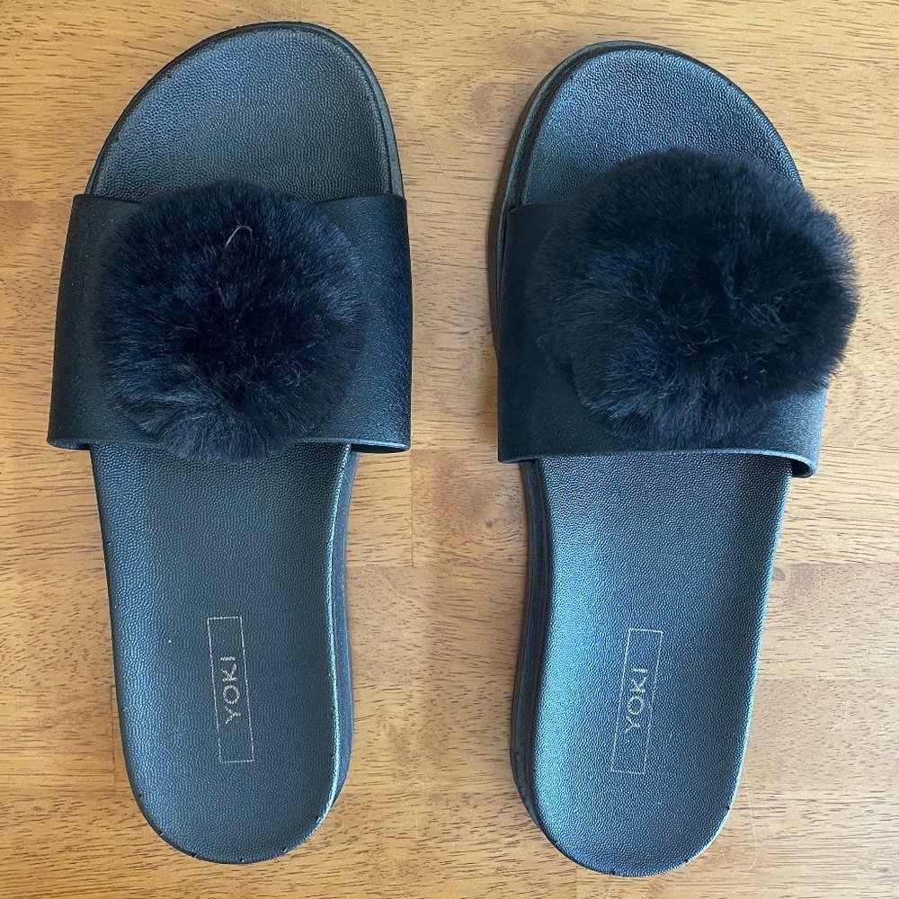 NWOT Size 6 black Yoki slide sandal with black pom-pom